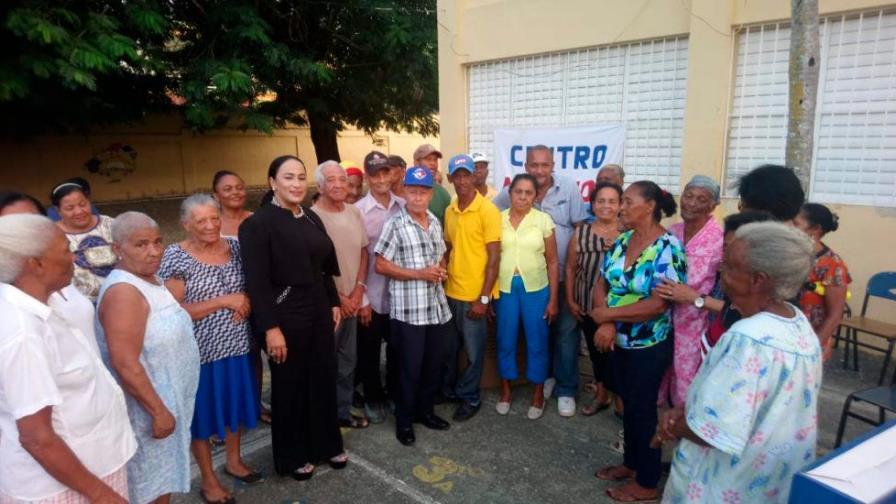 Precandidata a diputada Wendy Mena promete llevar sostenimiento económico a Sánchez Ramírez desde el Congreso