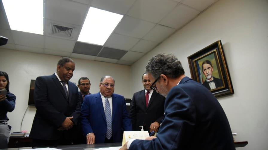 Más de 70 precandidatos del PLD renuncian a sus aspiraciones 