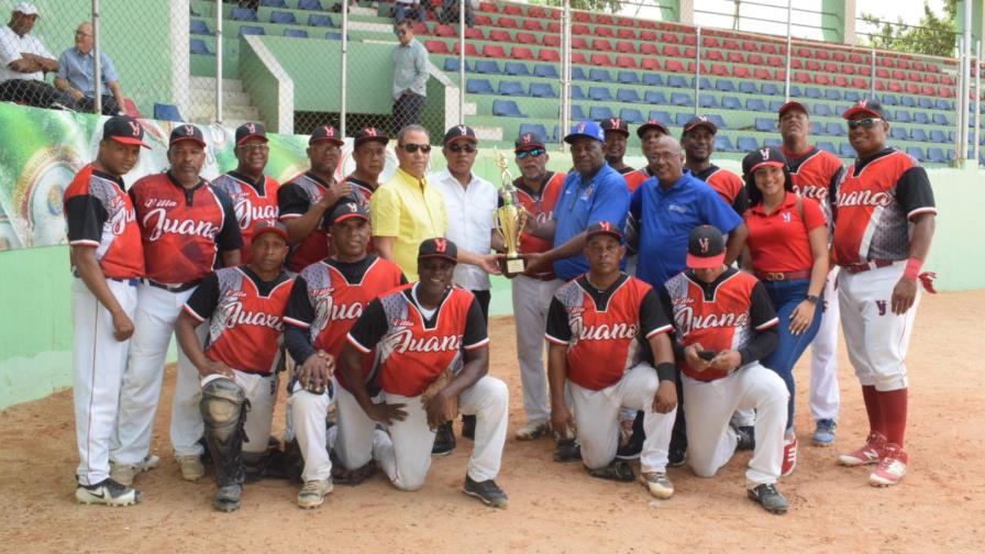 Distrito Nacional se corona en softbol categoría máster