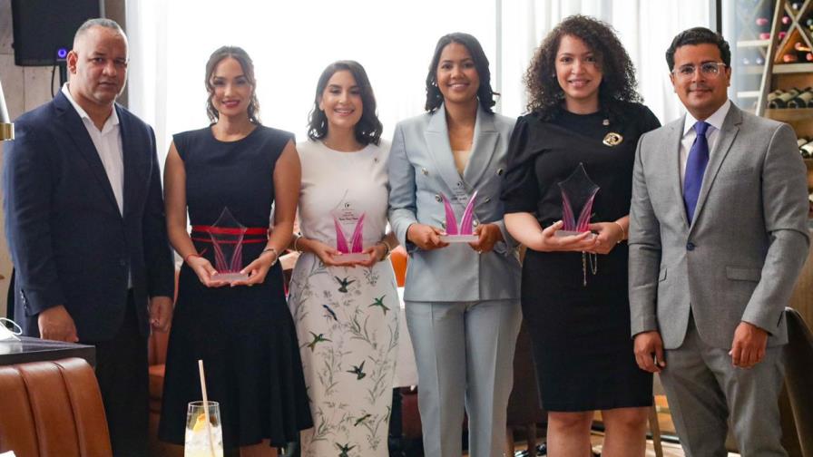 Juliana ONeal, galardonada en la primera edición del premio Mujer de Hoy