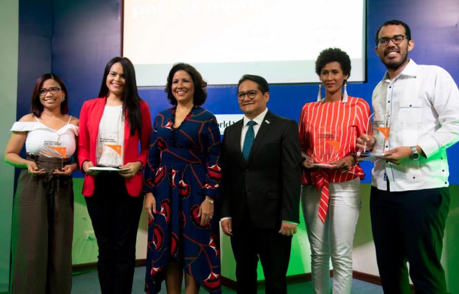 Periodistas de Diario Libre ganan premio de Visión Mundial en categoría digital