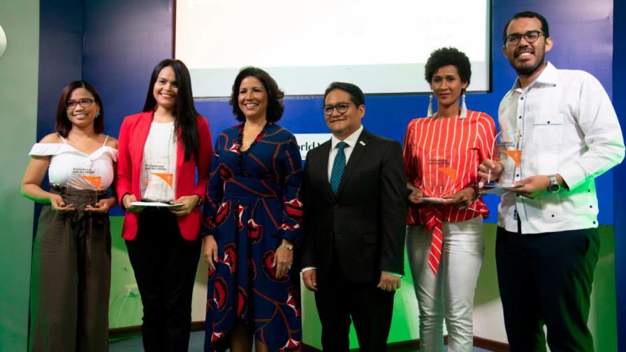 Periodistas de Diario Libre ganan premio de Visión Mundial en categoría digital