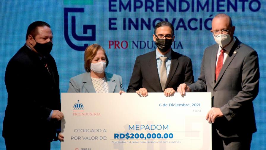Premian a jóvenes innovadores participaron en feria de Proindustria
