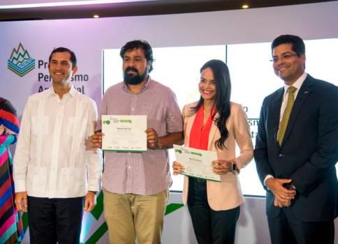 Periodistas ganan Premio de Periodismo Ambientetal