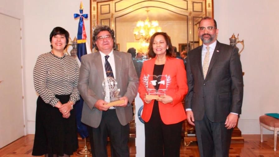 Conozca a las dos personas reconocidas con los Premios Padre Billini en España