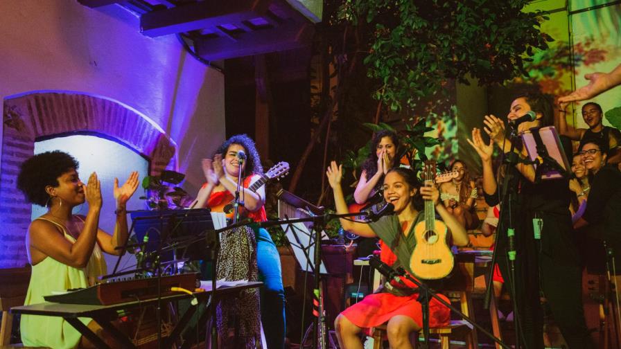 Artistas rinden homenaje a Delia Weber