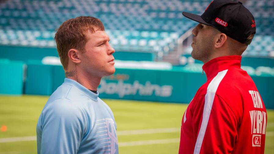 Canelo visita el estadio de los Dolphins antes de su pelea