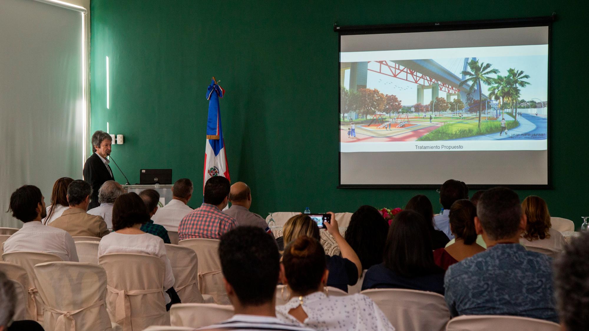 El urbanista Jorge Mario Jáuregui, contratado por la Unidad Ejecutora de Readecuación de La Barquita y Entorno para desarrollar el proyecto del nuevo Domingo Savio