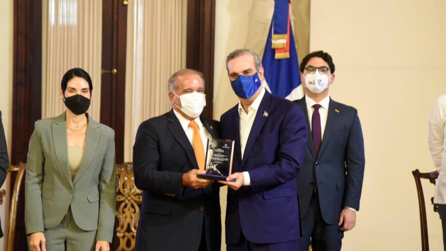 Abinader: microempresas representan el 98 % del tejido empresarial del país Abinader: microempresas representan el 98 % del tejido empresarial del país