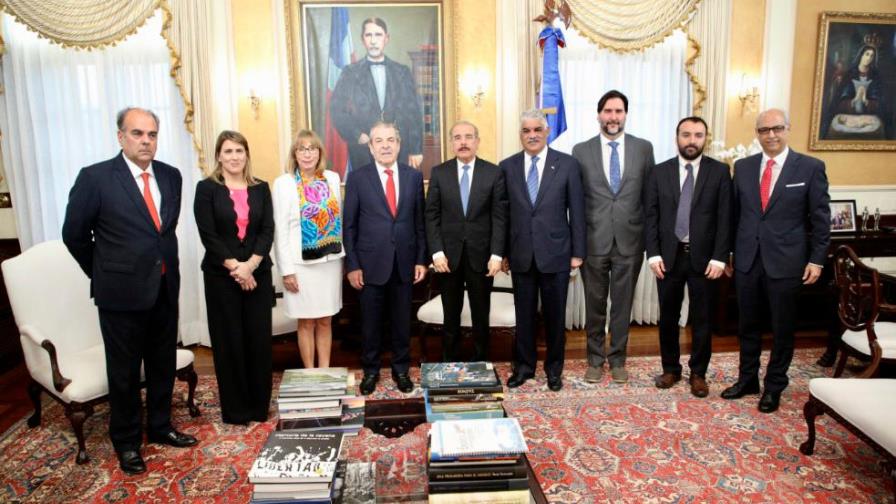 Presidente Medina recibe visita de cortesía de observadores electorales Presidente Medina recibe visita de cortesía de observadores electorales