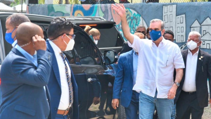 Abinader se reúne con presidentes de juntas de vecinos de Santo Domingo Norte  