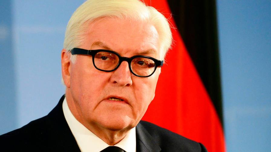 El presidente de Alemania se vacuna de COVID  con AstraZeneca