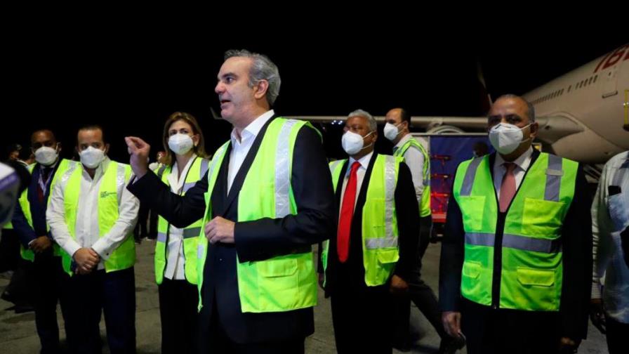 Abinader pide a la población tener “fe y confianza” en la vacuna Abinader pide a la población tener “fe y confianza” en la vacuna