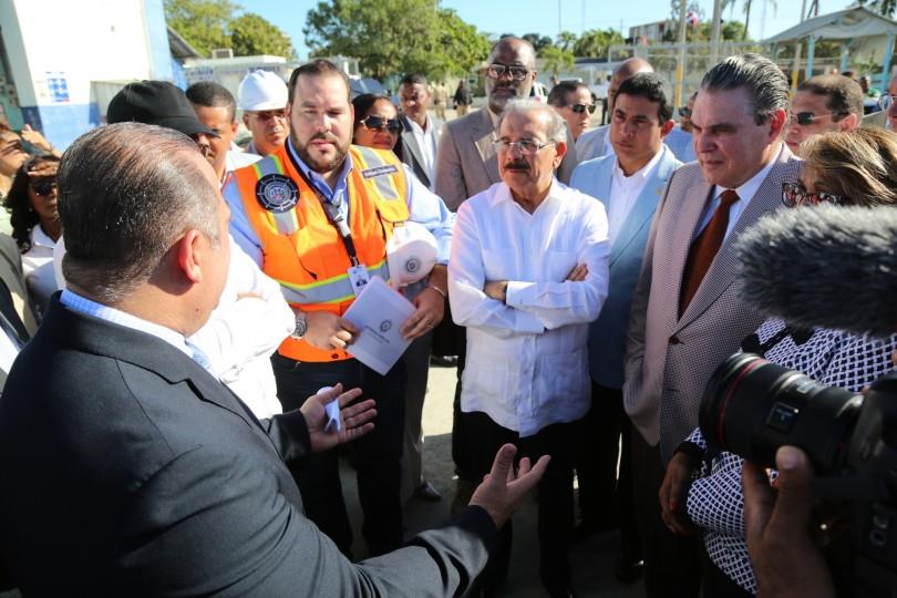 Danilo recorre San Pedro acompañado de legisladores de partido aliado 