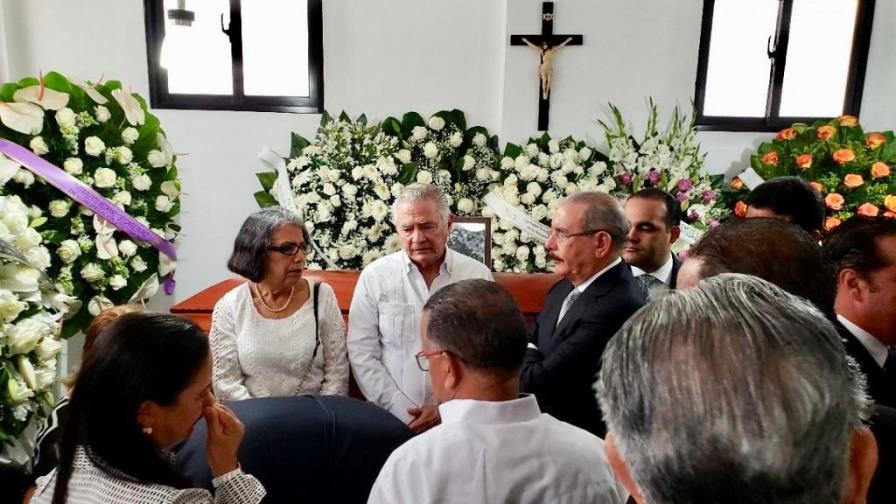 Presidente Medina viaja a La Vega a dar pésame a la familia de empresario fallecido Presidente Medina viaja a La Vega a dar pésame a la familia de empresario fallecido