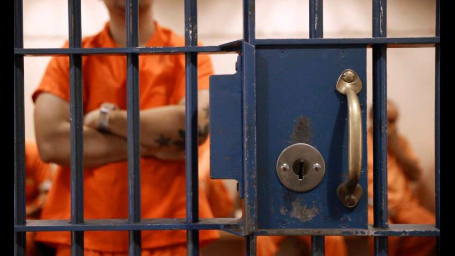 Unos mil presos en Illinois quedarán en libertad por COVID