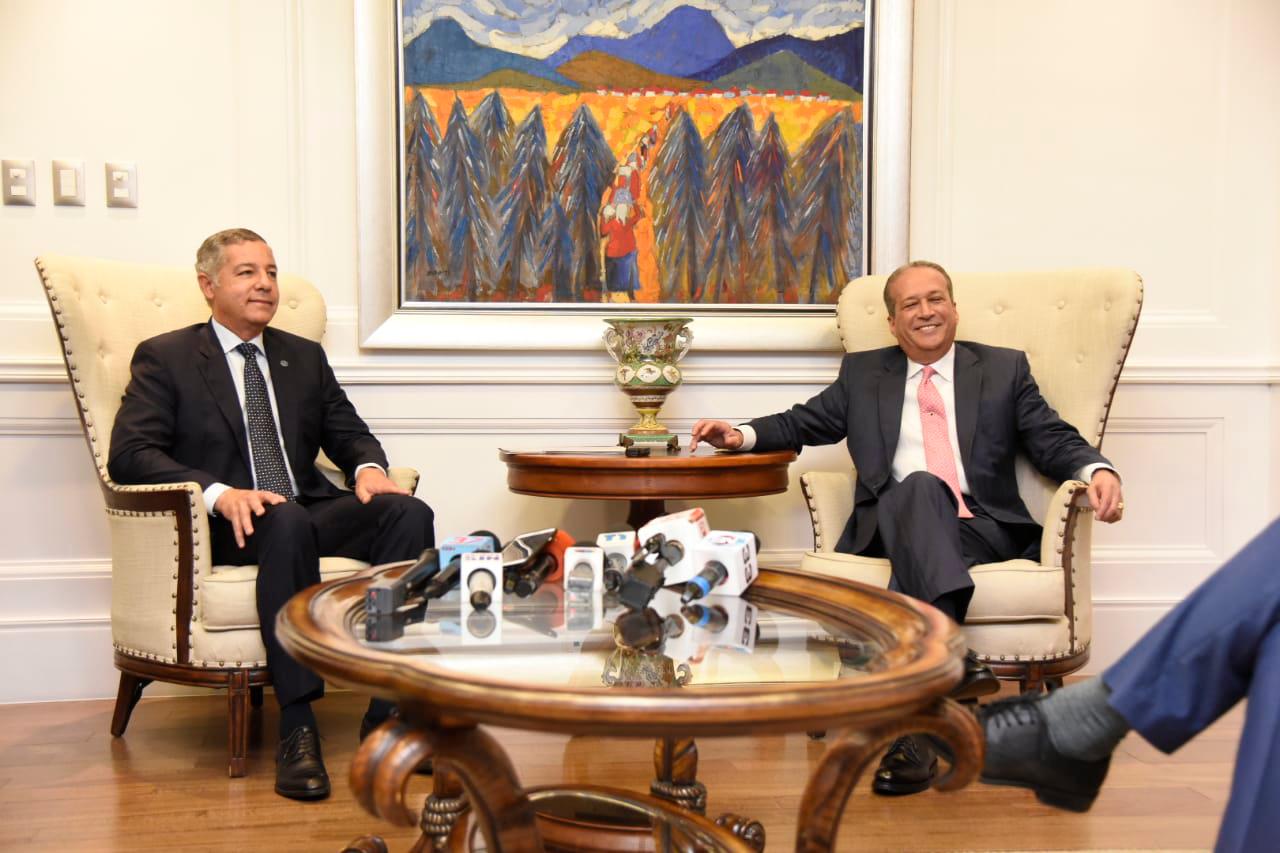 Durante la reunión, donde se presentó el informe.