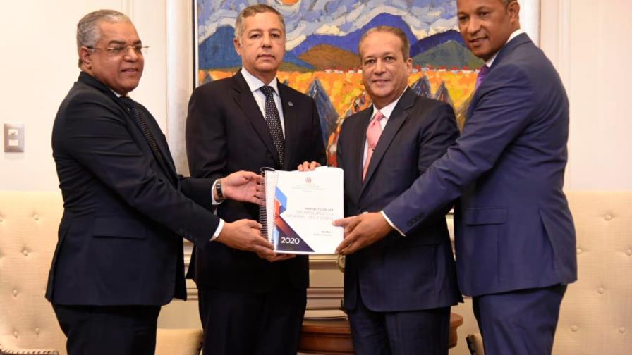 Presupuesto de 2019 presenta un déficit de RD$15,000 millones Presupuesto de 2019 presenta un déficit de RD$15,000 millones