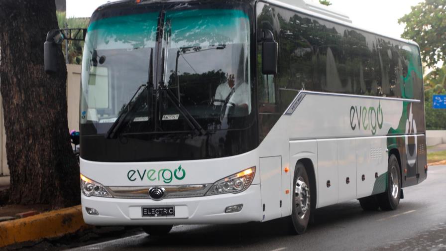 Intrant y empresa presentan primer autobús eléctrico en el país
