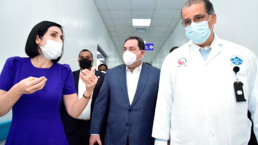 Primera dama y director del Servicio Nacional de Salud entregan equipos al Incart Primera dama y director del Servicio Nacional de Salud entregan equipos al Incart