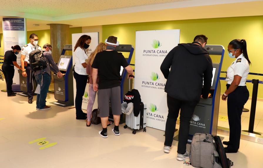 Aeropuerto de Punta Cana instala sistema de control migratorio automatizado