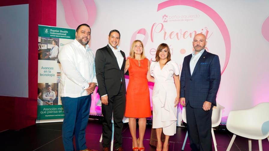 Peña Izquierdo realiza conferencia sobre prevención cáncer de mamá con especialista del Baptist Hospital 