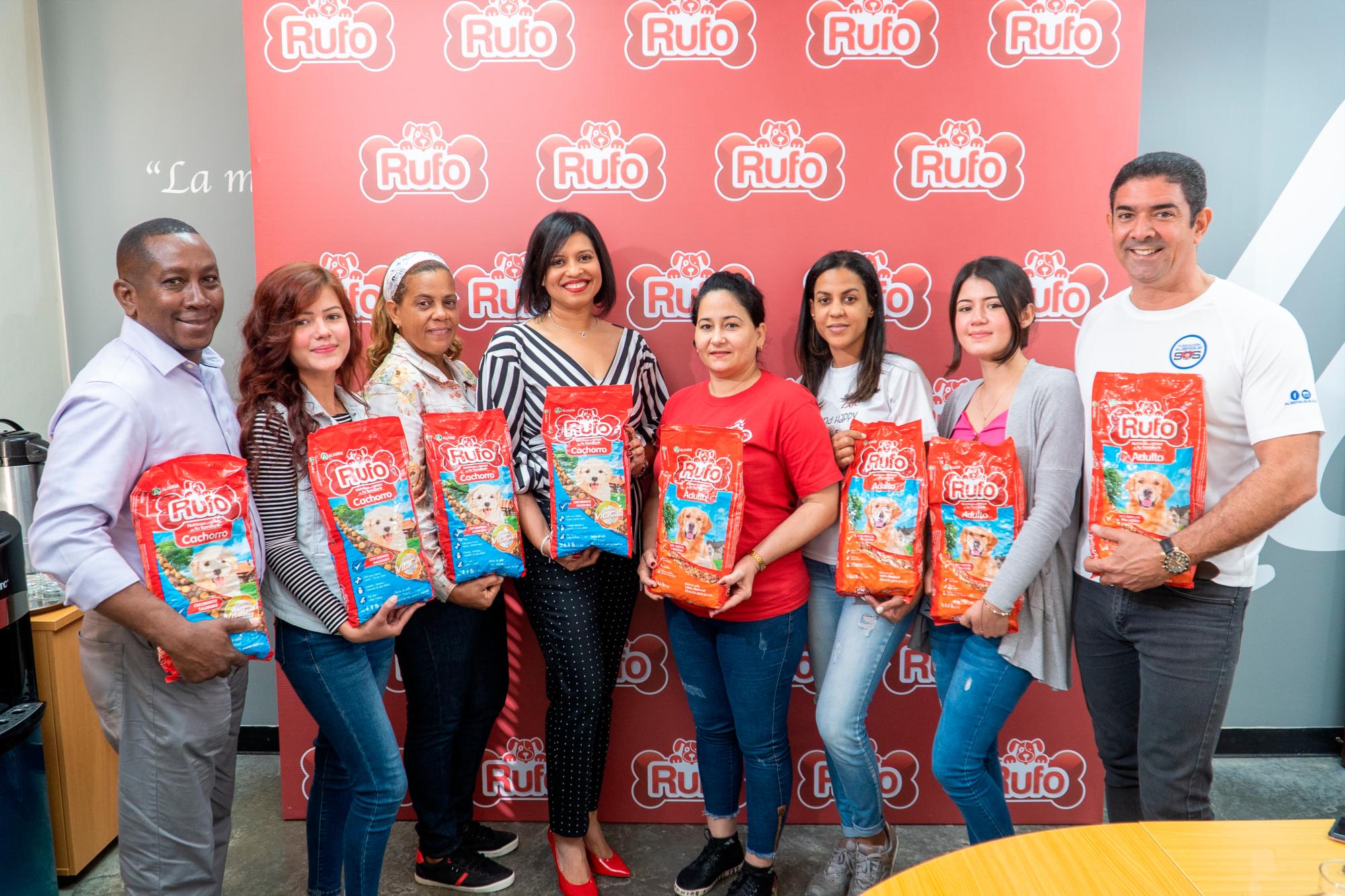  Amancio Espinal, Yeimy Avila, Patricia Herrero, Neysha Librán, Yarisel Sacre, Sonilyn Quezada, Laura Avila y Dario Andujar.