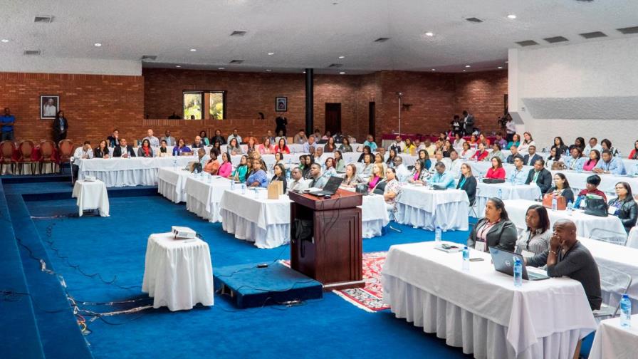 Inician plan capacitación de directores de escuelas