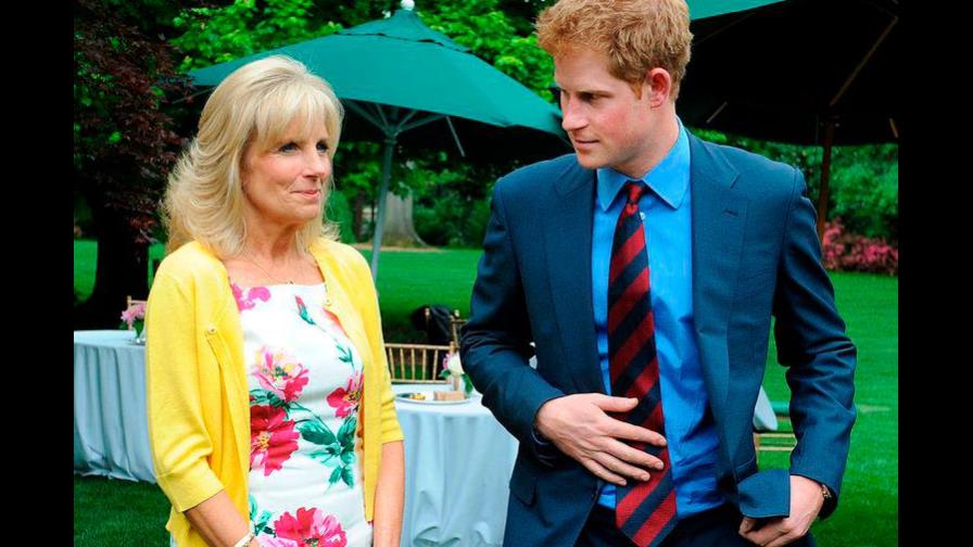 El príncipe Enrique y Jill Biden rinden homenaje a militares heridos de Estados Unidos