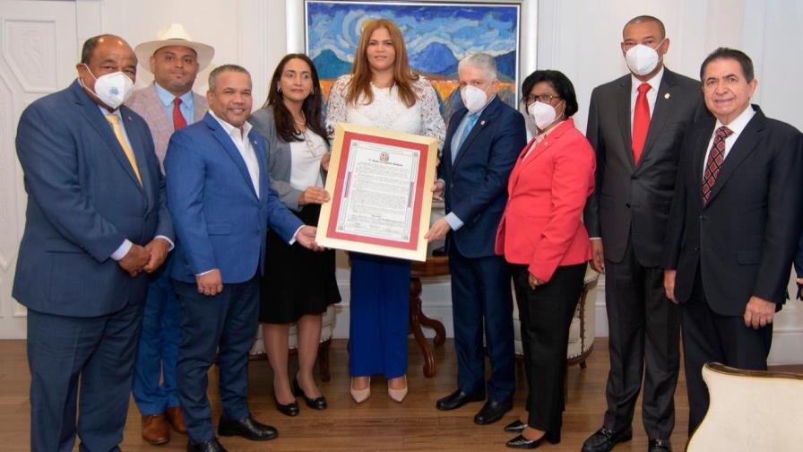 El Senado reconoce la trayectoria de Prisilla Rivera El Senado reconoce la trayectoria de Prisilla Rivera