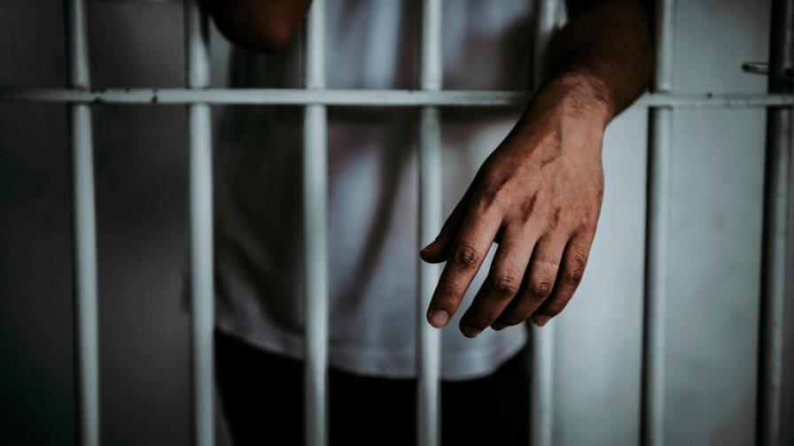 Dictan tres meses de prisión a hombre cercenó mano a su pareja en Santiago Rodríguez