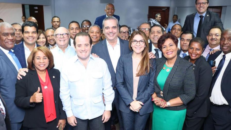 PRM se reserva candidaturas de todos sus diputados y dos senadores