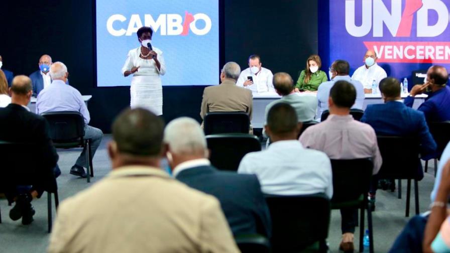 PRM reúne a sus alcaldes y directores de distritos PRM reúne a sus alcaldes y directores de distritos