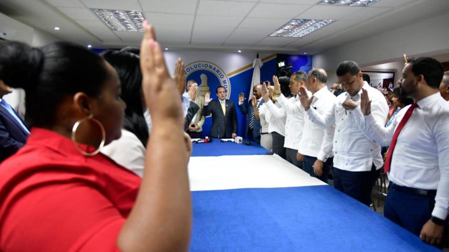 José Paliza juramenta a miembros del PRD que pasan a formar parte del PRM 