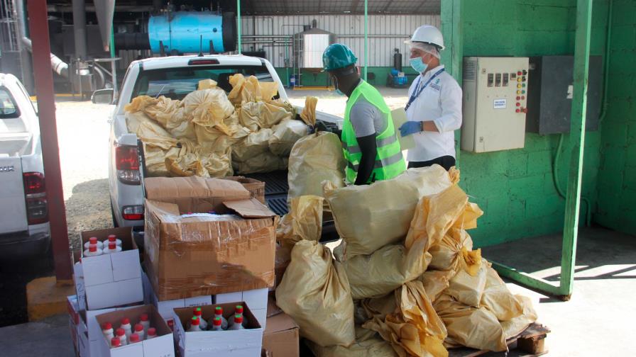 Pro Consumidor destruye cientos de químicos utilizados para fabricar “ácido del diablo” 