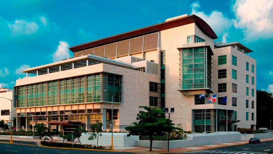 Procuraduría inicia investigación sobre lanzamiento de desechos de pozos sépticos en río