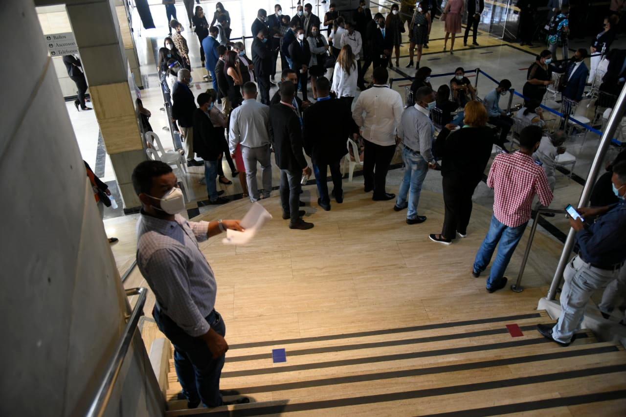 Los fiscales cuando llegaban al acto de  la rendición de cuenta del procurador general, Jean Alain Rodríguez.