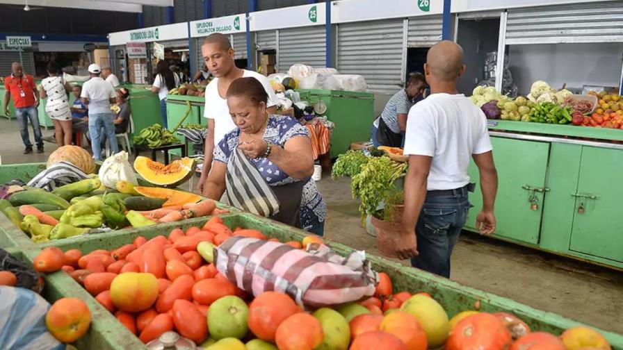 Ministro asegura intervenciones del gobierno logran que productos básicos bajen de precio Ministro asegura intervenciones del gobierno logran que productos básicos bajen de precio