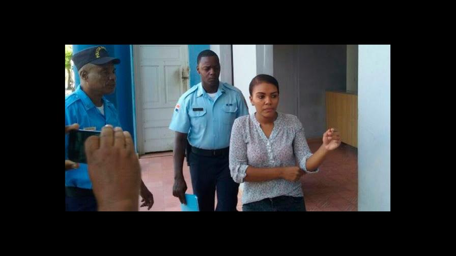 Condenan profesora a cinco años de prisión por herir con navaja a joven en Hato Mayor Condenan profesora a cinco años de prisión por herir con navaja a joven en Hato Mayor