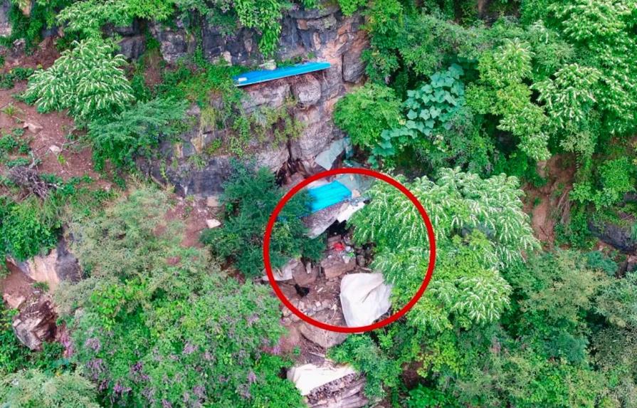 Un prófugo pasa 17 años en una cueva de un acantilado y lo encuentran gracias a un dron