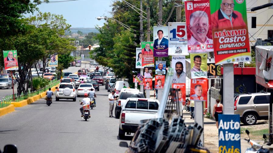 Ayuntamiento de Santiago pide a directores distritales acatar leyes y ordenanza sobre publicidad 