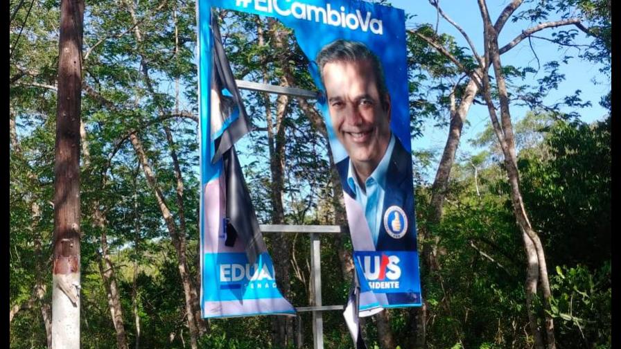 Denuncian destruyen propaganda política de Eduardo Estrella en La Sierra