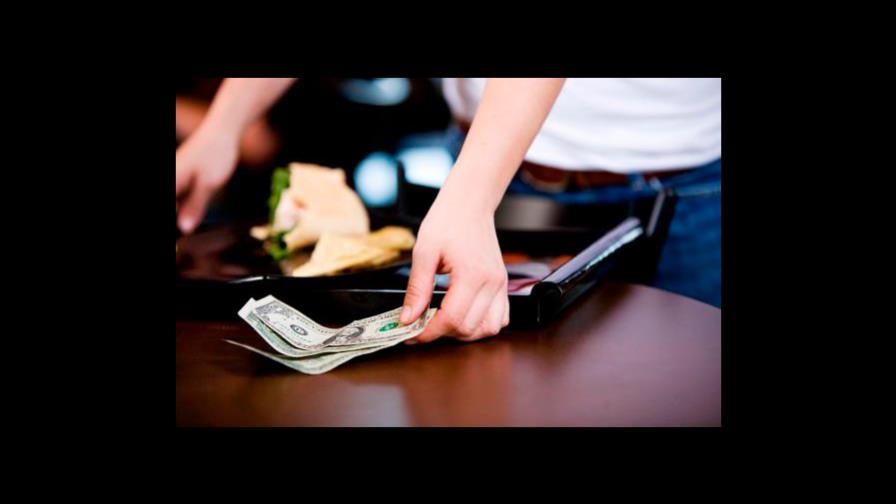 Mesera en Nueva Jersey recibe propina de 1,200 dólares
