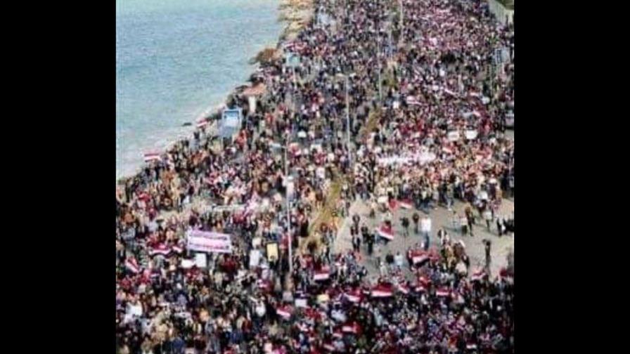 Foto viral: No es el malecón de La Habana, es una protesta en Egipto en 2011 Foto viral: No es el malecón de La Habana, es una protesta en Egipto en 2011