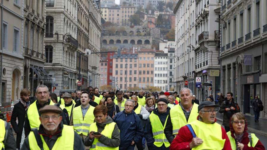 Al menos un muerto y 47 heridos en protesta por alza de los combustibles en Francia