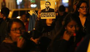Guatemaltecos bloquean vías en rechazo al presidente Morales 