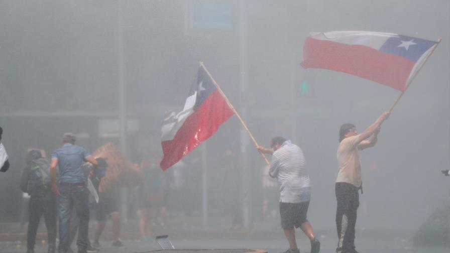 Chilenos vuelven a las calles en sexto día de protestas que dejan 18 muertos