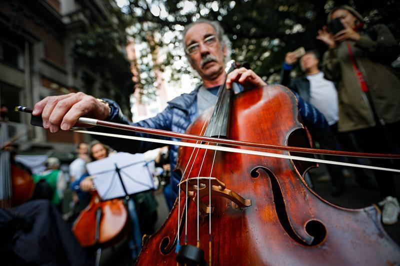 La Sinfónica Nacional argentina protesta con música por la fuga de miembros