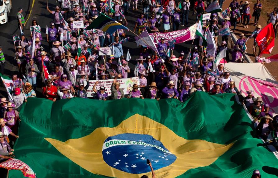 Miles de brasileñas protestan contra el presidente Jair Bolsonaro