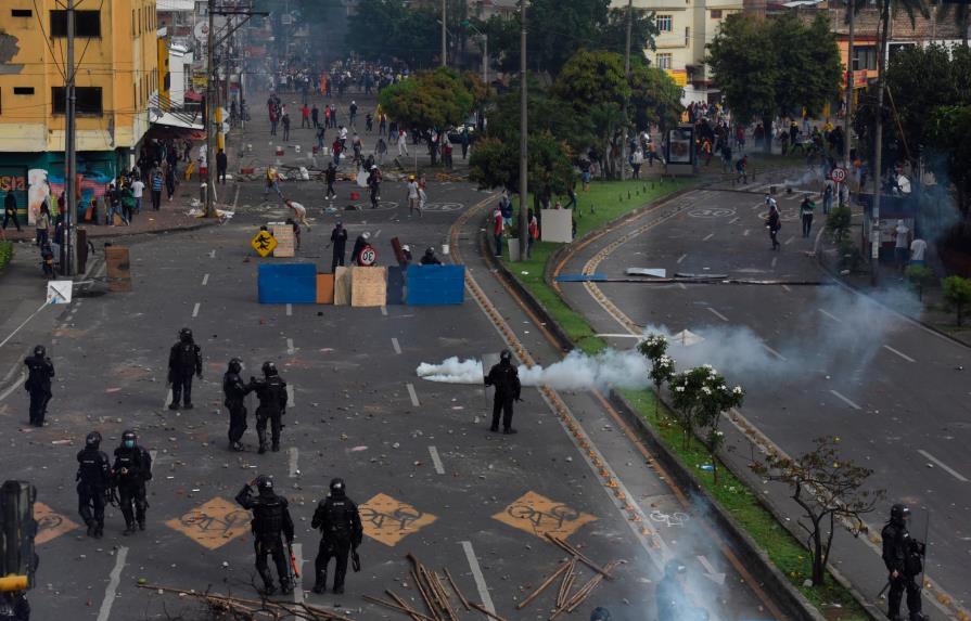 Renuncia de ministro no aplaca protestas en Colombia; saldo de muertos sube a 19